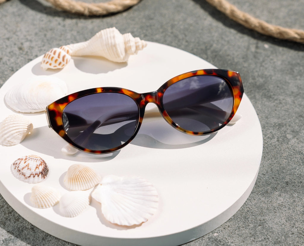 Peeper En Route  Polarized Sunglasses in Tortoise & White
