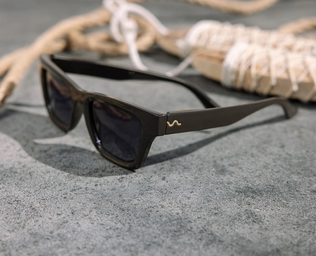 Peepers Savvy Polarized Sunglasses in Coffee