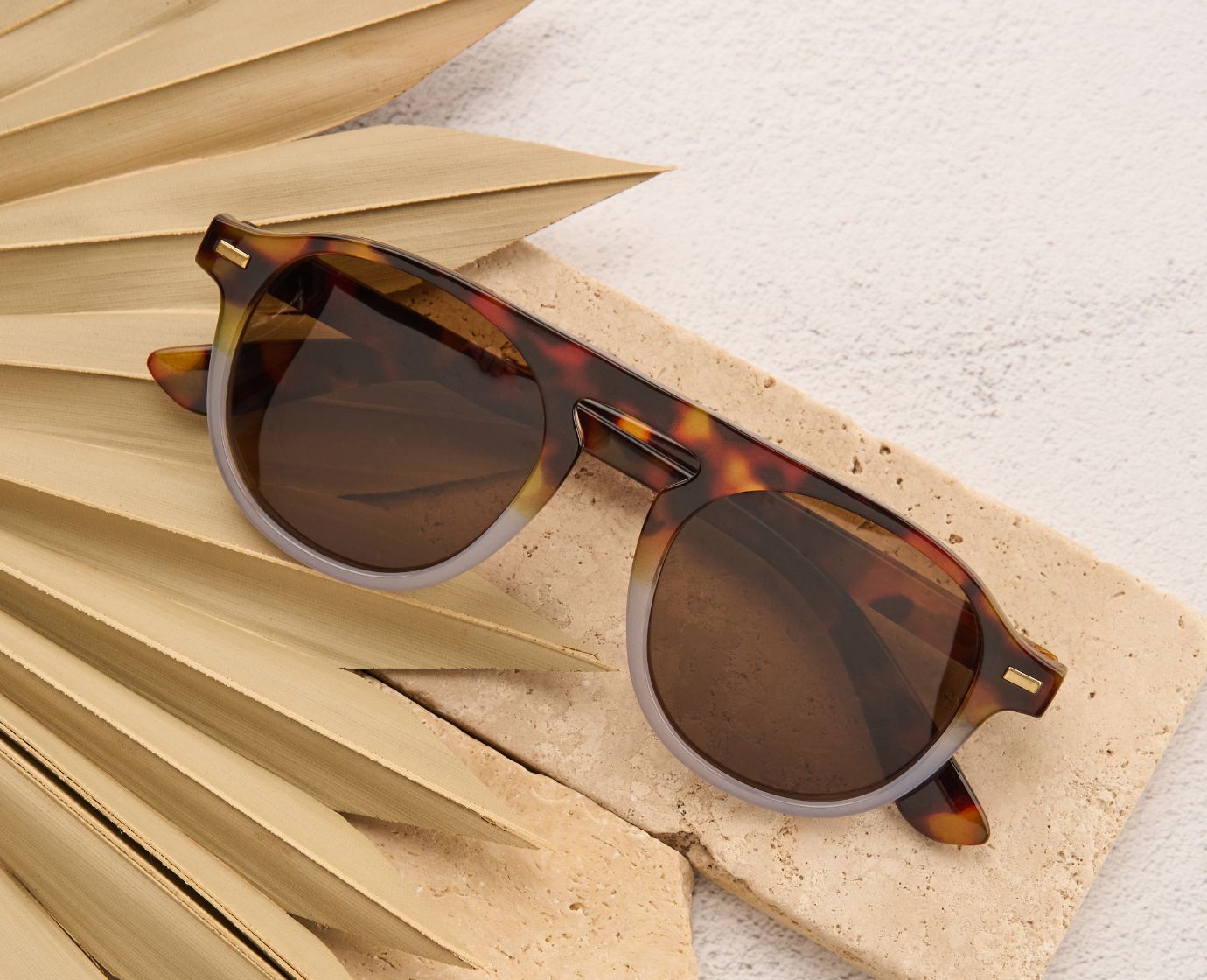 Peepers Neptune Polarized Sunglasses in Tortoise Cloud