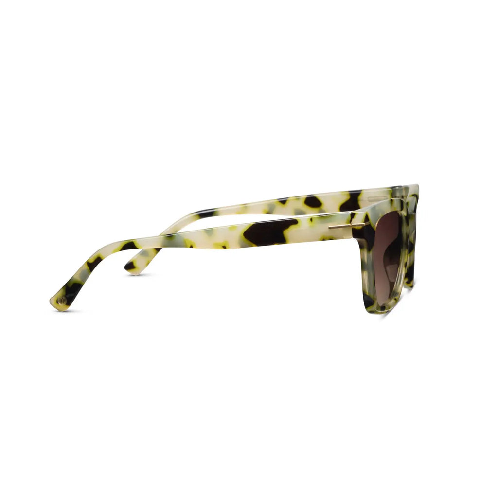 Peepers Sandy Polarized Sunglasses in Yellow Chai