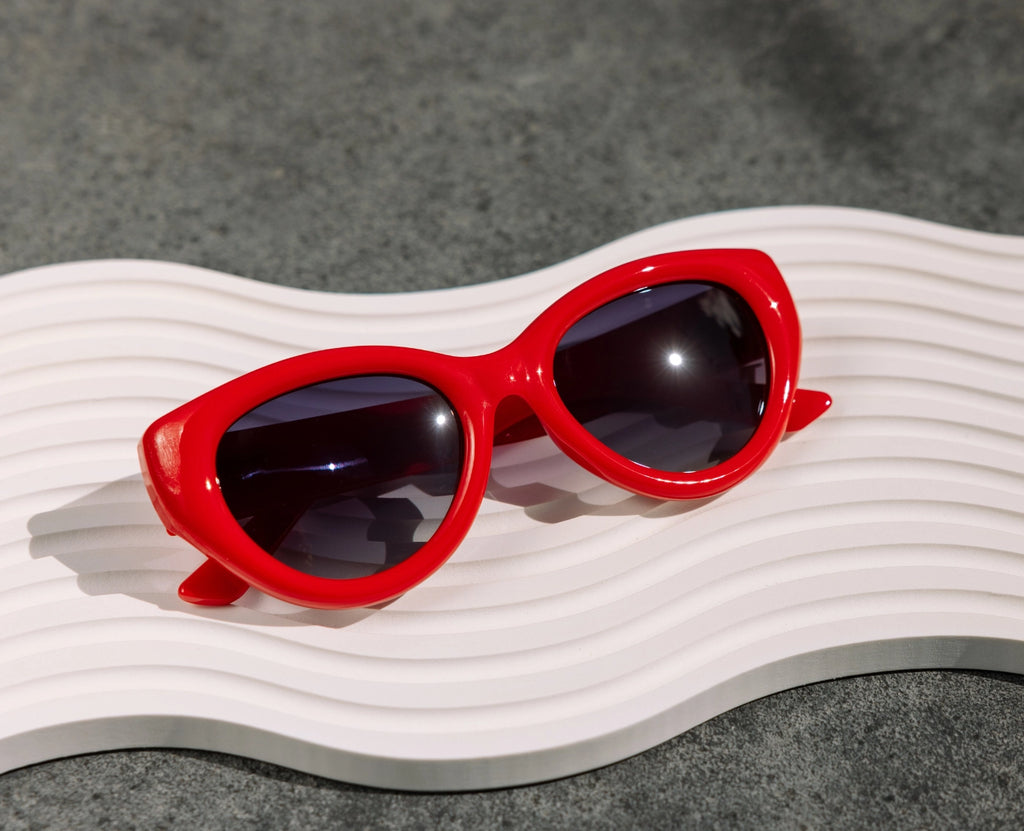 Peepers Sunday Scaries Polarized Sunglasses in Red