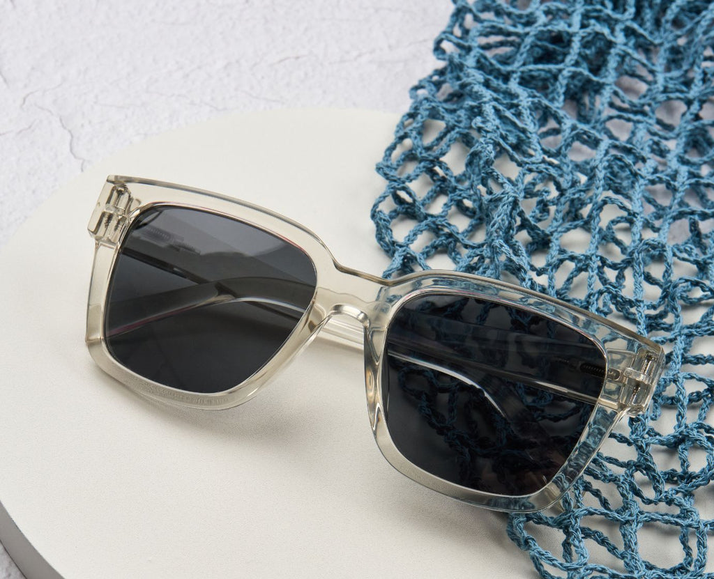 Peepers Paloma  Polarized Sunglasses in Gray