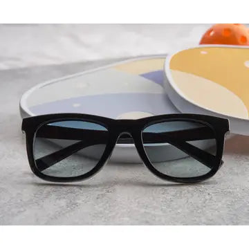 Peepers Harbor Polarized Sunglasses in Black