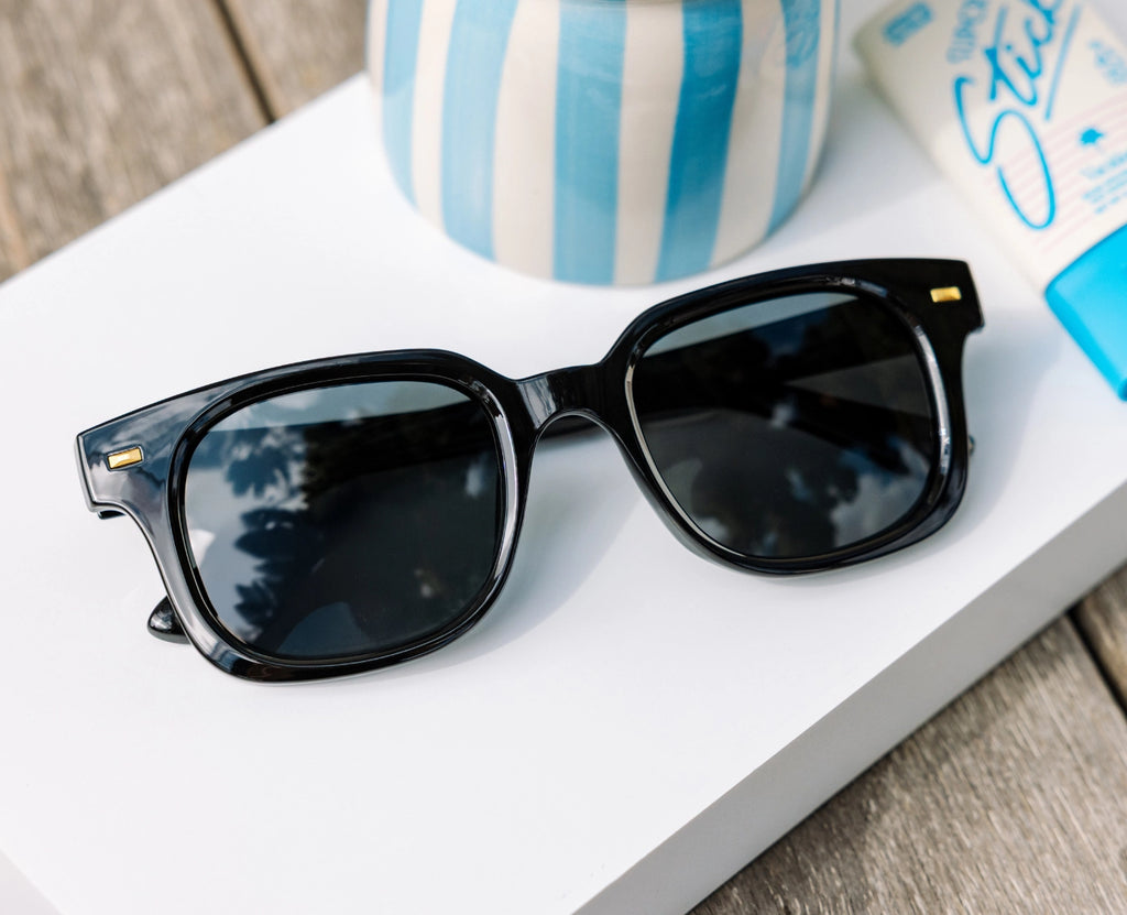 Peepers Clubhouse Polarized Sunglasses in Black