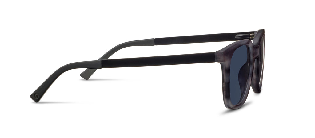 Peepers On Par Polarized Sunglasses in Charcoal Horn